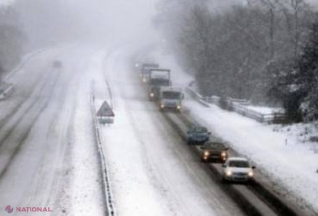 Ninsoare și ghețuș la Orhei! Zeci de mașini stau în ambuteiaj