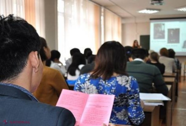 Acest profesor a pus studenţii să ARUNCE o hârtie în coşul de gunoi... ce a urmat este o lecţie pentru toţi!