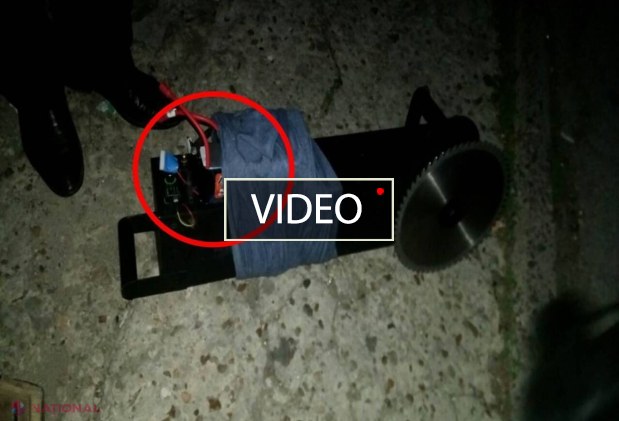 VIDEO // GAURĂ de peste un MILION de lei pentru băncile din Chișinău: Tăiau bancomatele cu polizorul