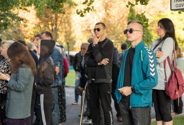 Angajații Guvernului R. Moldova, așteptați de dimineață de membrii și sipatizanții Partidului „ȘOR”: „Nu slujiți regimul PAS”