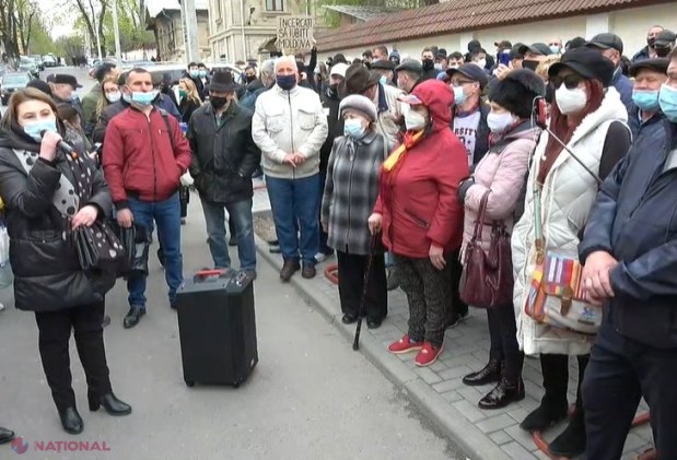 LIVE VIDEO // PAS îi RĂSPUNDE lui Dodon din fața Curții Constituționale, unde are loc un PROTEST în apărarea Constituției: „Acest penal, hoț și FRICOS ne-a chemat la dialog... Noi nu avem ce discuta cu PENALII”