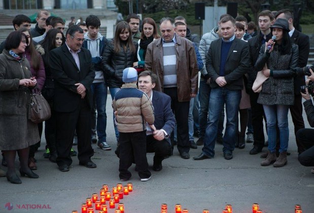 FOTO // Victimele violențelor din 7 aprilie 2009, comemorate la Chișinău