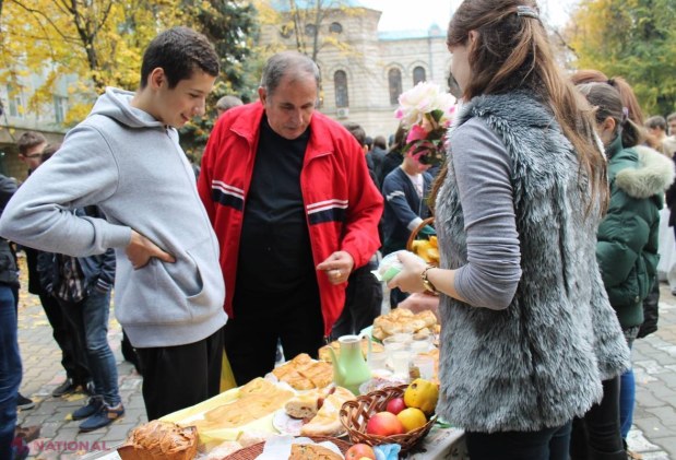 Elevii de la „Gheorghe Asachi” au început să adune bani pentru aniversarea a 150-a a liceului. Vezi ce au vândut