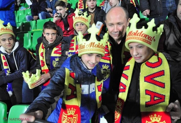 FOTO // Premierul Streleț a evitat tribuna VIP la meciul dintre Moldova – Rusia. Vezi alături de cine a urmărit partida