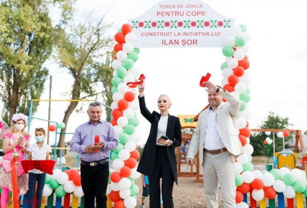 FOTO // Programul „Câte un teren de joacă pentru copii în fiecare sat” prinde TURAȚII. Încă în două sate au fost inaugurate terenuri de joacă pentru copii, în cadrul proiectului Partidului „ȘOR”