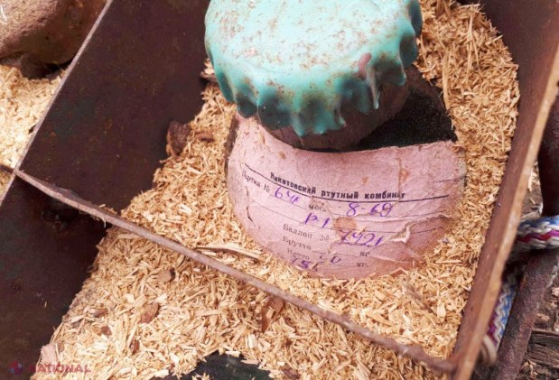 DESCOPERIRE într-o pădure din Glodeni: Angajații SIS au depistat circa 20 de kilograme de MERCUR, aduse din Ucraina și îngropate lângă Fundurii Noi