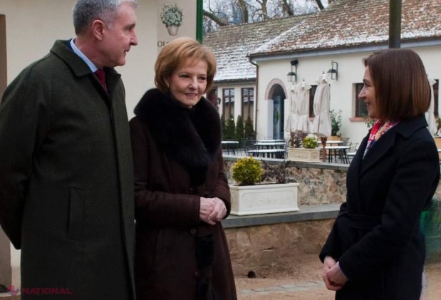 GALERIE FOTO // Preşedinta Maia Sandu, oaspetele Casei Regale din România: A plantat un stejar şi a semnat în Cartea de Aur