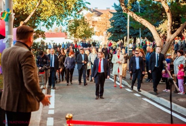 FOTO // „Operațiunea Curtea”, în plină desfășurare la Orhei. Autoritățile locale continuă RECONSTRUCȚIA curților blocurilor