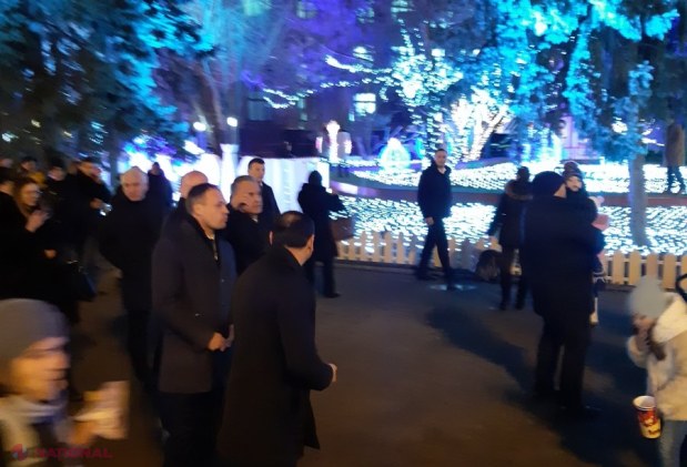 VIDEO // Plahotniuc, primit cu urături la Târgul de Crăciun. Câți bani a primit URĂTORUL de la liderul PD