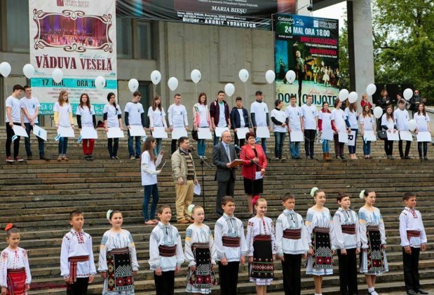 De Ziua Familiei, unii dansează, iar alții plâng