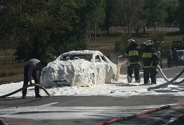 Automobil în FLĂCĂRI pe un traseu din R. Moldova