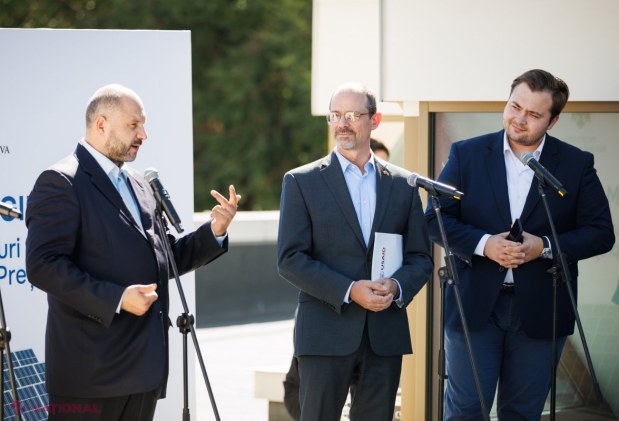 FOTO // Panouri FOTOVOLTAICE pe acoperișul Președinției R. Moldova: „Cele 114 panouri solare vor produce anual 70 000 de kWh de energie electrică verde”