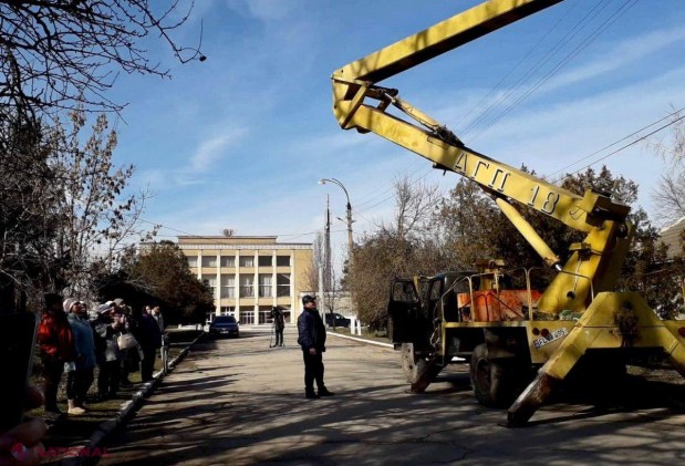 FOTO // Partidul „ȘOR” a dat START lucrărilor de construcție a unui nou sistem de iluminare stradală în satul Cairaclia