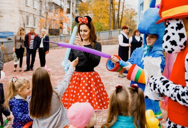 FOTO // Cum arată prima grădiniță cu BAZIN și cameră SALINĂ din R. Moldova. Aceasta a fost inaugurată la Orhei