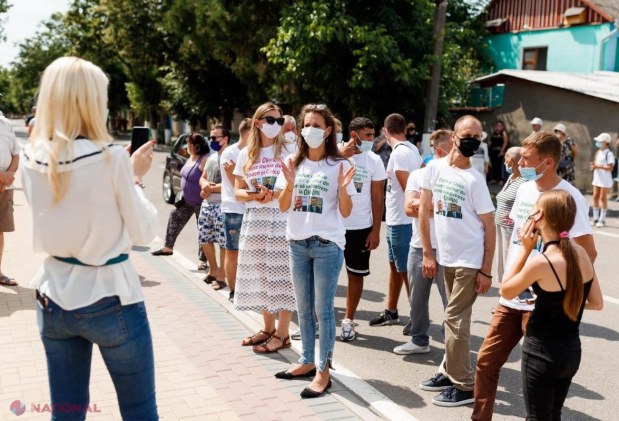 FOTO // Flashmob inedit la „OrheiLand”: Dodon și Chicu, în rol de „PAZNICI” la intrarea în parcul de distracții: „Este rușinos că regimul Dodon, prin intermediul poliției, amenință și luptă cu proprii cetățeni”