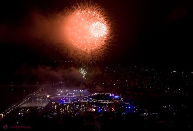 GALERIE FOTO // Mega-concert și show spectaculos cu focuri de artificii. Mii de moldoveni au sărbătorit Revelionul la Orhei!