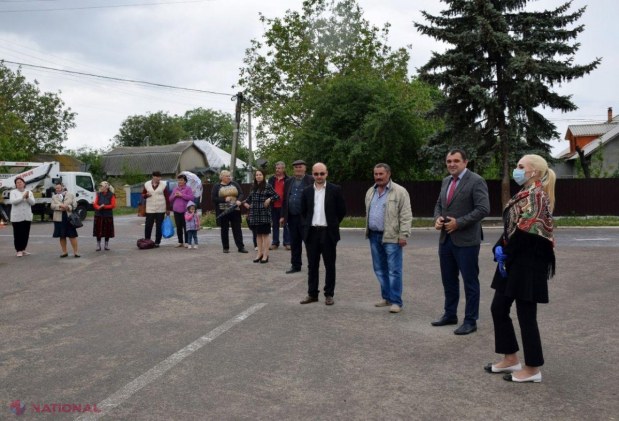 FOTO // Partidul „ȘOR” a demarat lucrările de ILUMINARE stradală încă într-un sat din raionul Orhei: „Nu suntem palavragii, noi nu facem politică deșartă, ci muncim zi de zi pentru oameni”