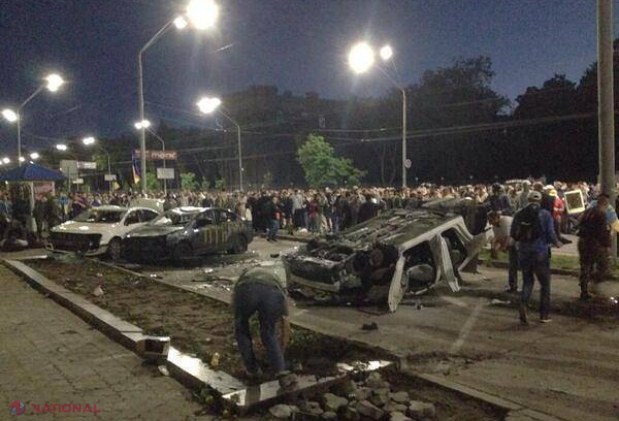VIDEO Proteste VIOLENTE în faţa Ambasadei Rusiei de la Kiev după moartea celor 49 de militari