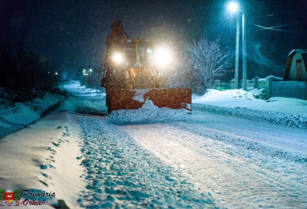 FOTO // La Orhei s-a lucrat non-stop pentru CURĂȚAREA drumurilor. Principalele căi de acces sunt practicabile