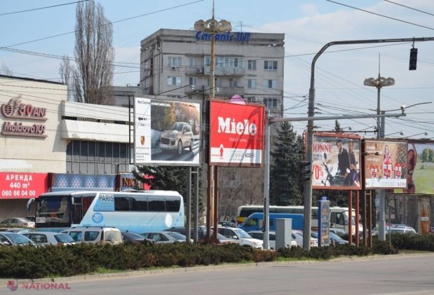 Sute de GHERETE și panouri publicitare, DEMONTATE în 2016 de pe străzile capitalei