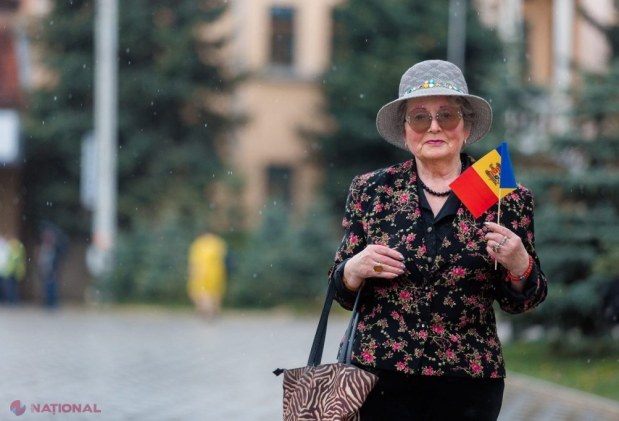 FOTO // În numele UNITĂȚII, Primăria Orhei a instalat câte un drapel pentru fiecare municipiu și raion din republică de Ziua Drapelului de Stat