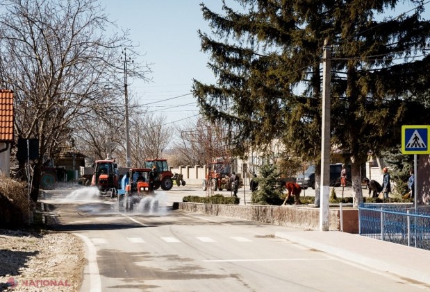 FOTO, VIDEO // Primarul „Comunei de Vis”, Marina Tauber, a SPĂLAT CU ȘAMPON străzile asfaltate din Jora de Mijloc