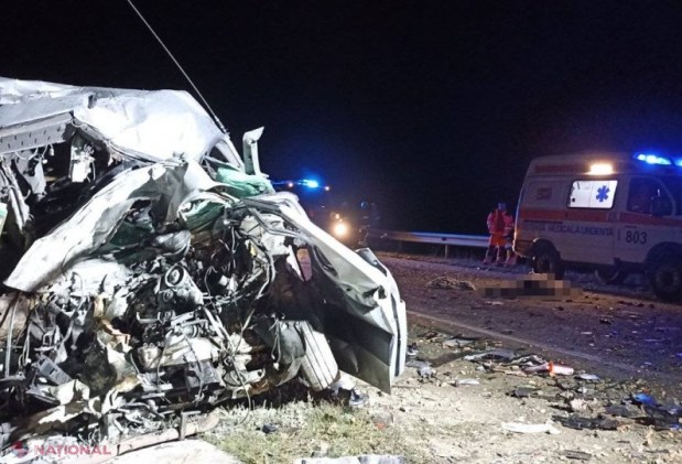 Accident cu MORŢI pe traseul Chișinău - Leuşeni: Băgaţi în mormânt de un şofer angajat într-o depăşire neregulamentară