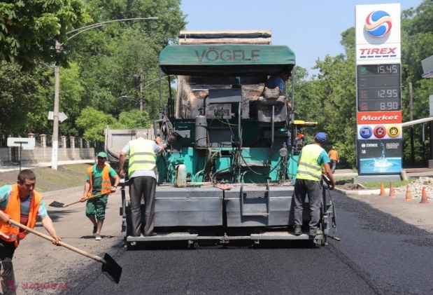 FOTO // La Orhei continuă lucrările ample de RENOVARE a străzii centrale: Șor: „Dodon găsește un milion de motive că nu repare drumurile în sate. Va trece pandemia și el va găsi alte motive pentru a-și acoperi neputința”