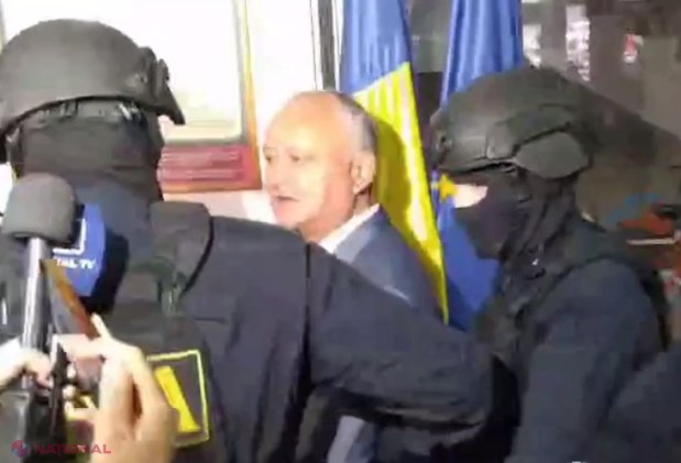 LIVE VIDEO // Dodon, în fața JUDECĂTORILOR. Acesta va afla dacă își va petrece următoarele 30 de zile la PUȘCĂRIE. Spirite ÎNCINSE în fața Judecătoriei Chișinău. Unii cer eliberarea socialistului, iar alții îl vor la ÎNCHISOARE