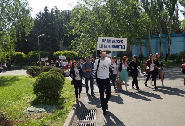 FOTO // Marș al SOLIDARITĂȚII presei, astăzi, la Chișinău. Candu propune „dialog constructiv”