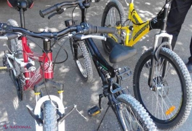 LOVITURĂ după LOVITURĂ: Ce făceau trei minori din capitală