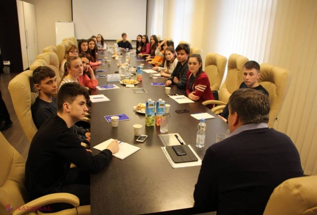 Un ministru din R. Moldova le-a povestit unor elevi cum a ajuns OM DE AFACERI