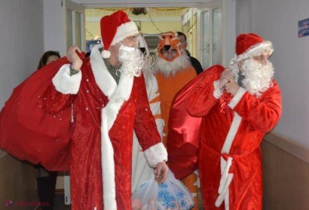 Deţinuţi, DEGHIZAŢI în Moş Crăciuni la un spital din capitală