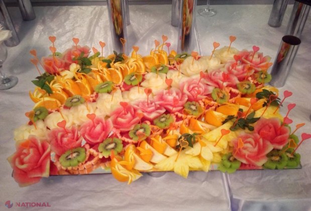 Sculpturile GUSTOASE de la Soroca! Doamna care transformă fructele şi legumele în artă culinară