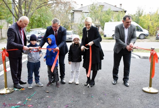 FOTO // Peste 50 de CURȚI de bloc din Orhei au fost MODERNIZATE de echipa lui Ilan Șor. O nouă curte a fost dată recent în exploatare: „Facem așa încât Orhei să devină un model de dezvoltare pentru toate orașele din R. Moldova”