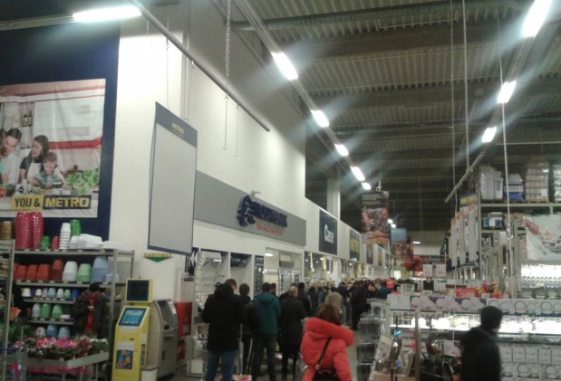 FOTO PANICĂ în MAGAZINE: Cetăţenii CUMPĂRĂ produse alimentare la greu, de FRICĂ să nu se scumpească