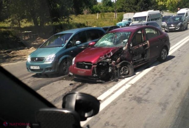ACCIDENT pe șoseaua Muncești. O mașină a fost GRAV avariată