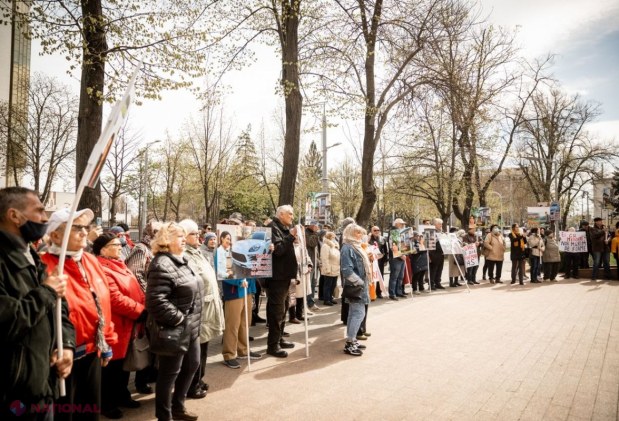 Partidul „ȘOR”, un nou flashmob la Parlament: „Milionarii din PAS ne-au dus de nas”. Protestatarii așteaptă soluții pentru depășirea crizei