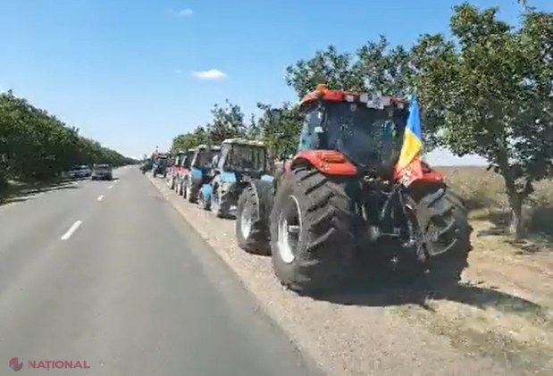 VIDEO, UPDATE // Agricultorii sunt BLOCAȚI la intrarea în Chișinău, deși au trecut ALCOOLTESTUL. „Este o bătaie de joc”. Agricultorii sunt revoltați că autoritățile NU le acordă niciun suport