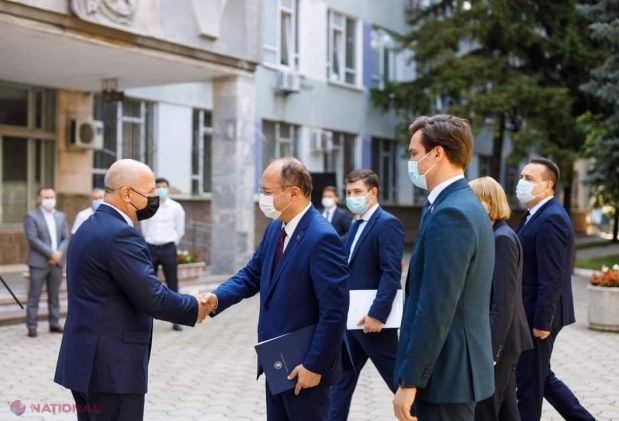 Lotul de peste 100 000 de doze de vaccin Pfizer, donat de România, a ajuns la Chișinău: Bucureștiul, cel mai mare DONATOR de vaccinuri anti-COVID-19 pentru R. Moldova 