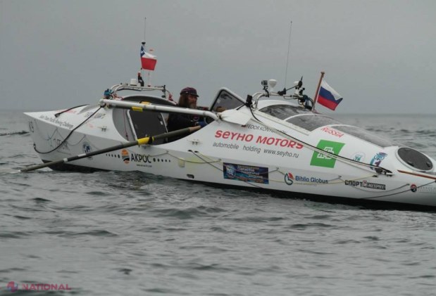 FOTO // Basarabeanul care a trecut Oceanul Pacific cu o barcă simplă. A VÂSLIT timp de 160 de zile fără escale prin porturi. Ce RECORDURI mai are la activ