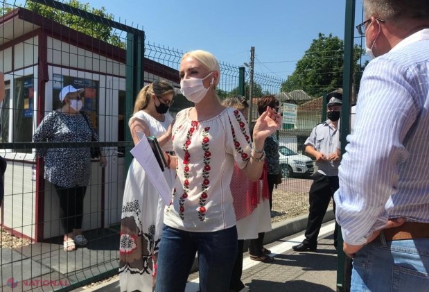 VIDEO // UPDATE: „OrheiLand” rămâne DESCHIS, după aproape două ore de NEGOCIERI cu poliția - „Victorie”. „Dodon luptă împotriva copiilor”. Cetățenii protestează la „OrheiLand” împotriva închiderii parcului