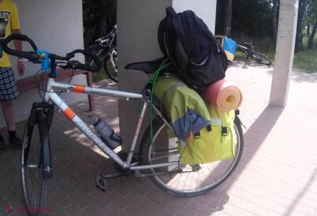 RUȘINOS // Trei turiști din Ucraina au venit să vadă R. Moldova pe biciclete și au rămas FĂRĂ ele: Cine le-a furat