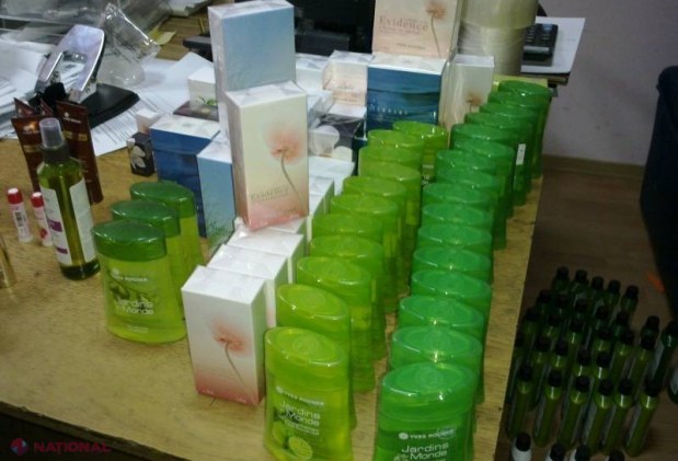 Produse cosmetice de brand, reținute la vama Leușeni