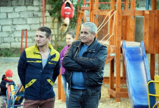 FOTO // O nouă curte de bloc din Orhei a fost RENOVATĂ de către echipa Partidului „ȘOR”: „Proiectele de infrastructură vor continua atât la Orhei, cât și în localitățile administrate de primari ai echipei noastre”
