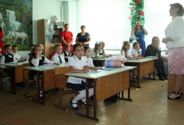 REPORTAJ // 1 septembrie: „Lasă, Ionel, că te îmbracă mama frumos și o să fii și tu în rând cu ceilalți copii”