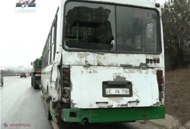 FOTO // GHINION: Aproape 30 de mașini implicate în ACCIDENTE la intrarea în Chișinău dinspre Stăuceni