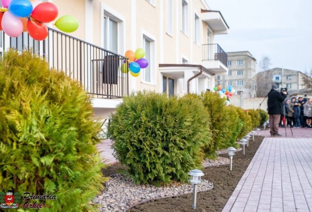 FOTO // Alte opt familii din Orhei și-au realizat visul - APARTAMENTE SOCIALE la doar 500 de lei pe luna