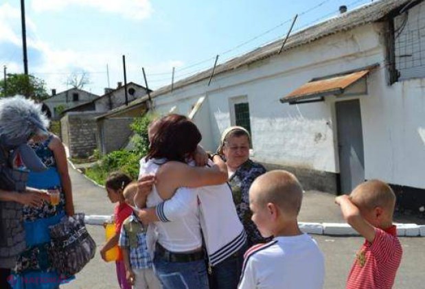 Revederi emoționante la penitenciarul de femei