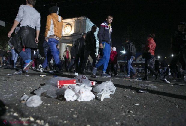 Foto // Concertul din PMAN. Veselie mare și tone de gunoi